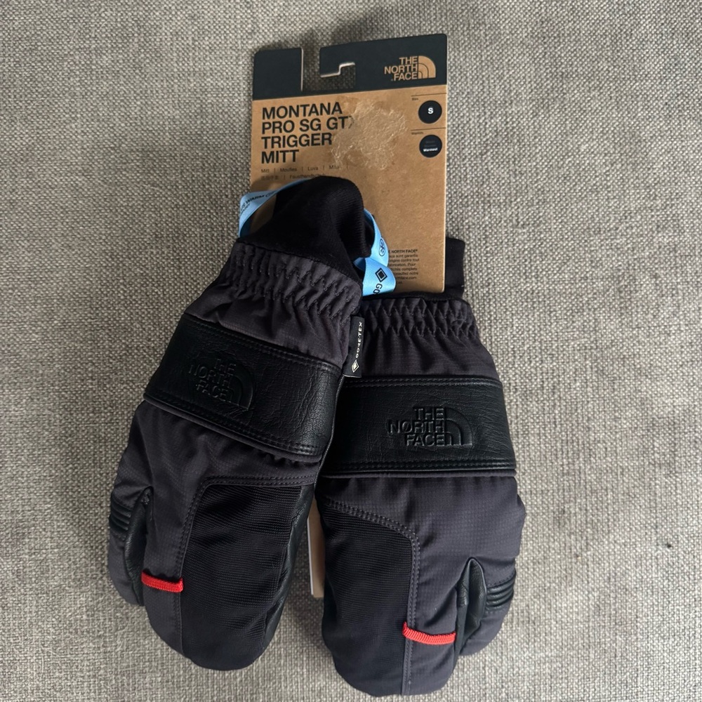 NWT The North Face Black and Red Montana Pro Trigger Mitts